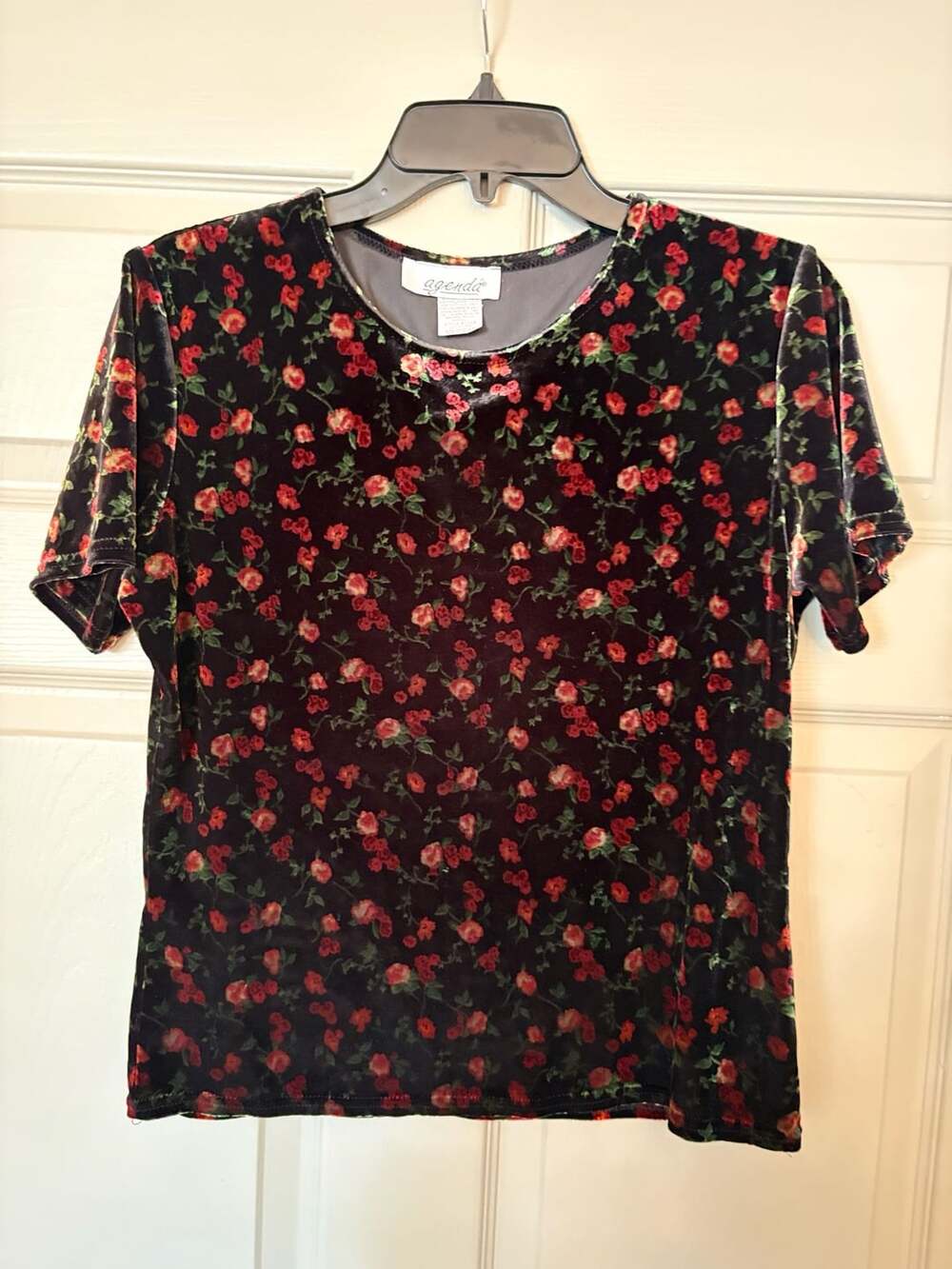 Vintage 90s Agenda Black Red Floral Velvet Short Sleeve T-Shirt Medium